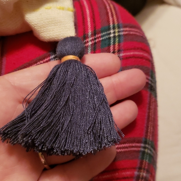 Studio D accent pillow 18 x 18 - Picture 3 of 4